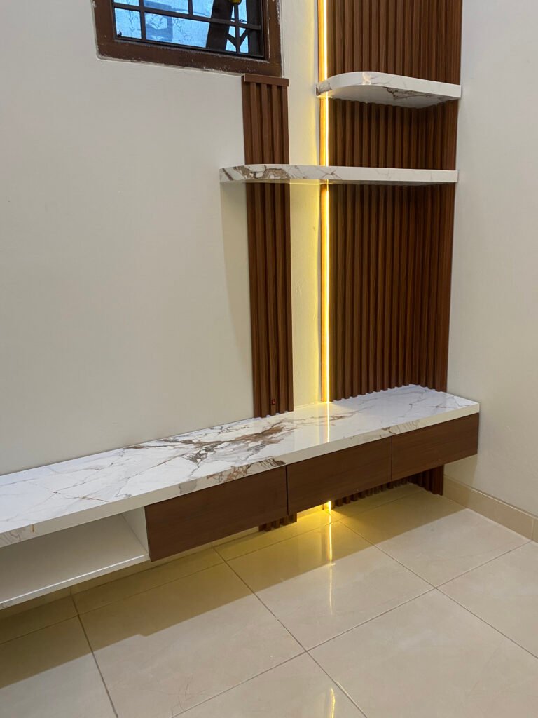 Kabinet Layang Dan Wallpanel Mr. R