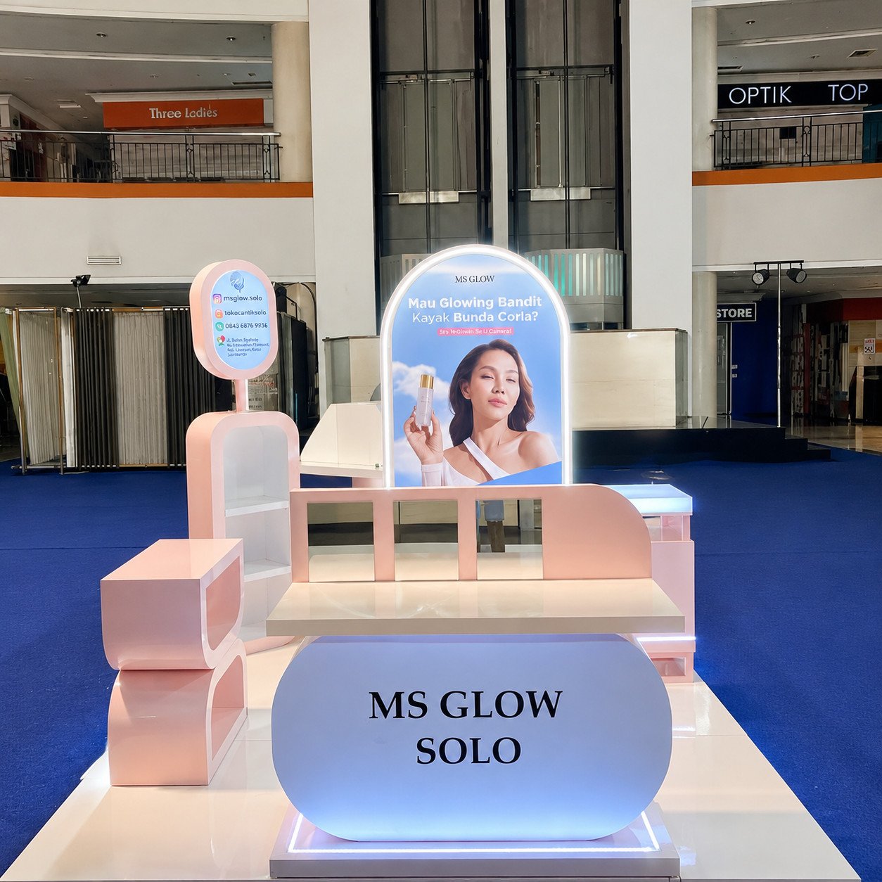 Booth MS Glow1