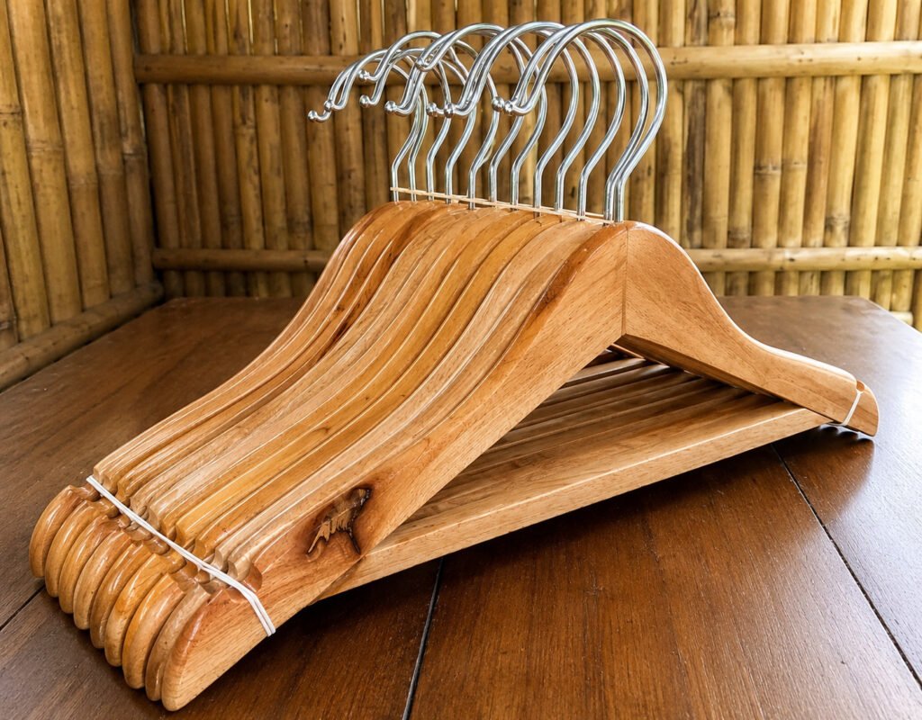 Gantungan Baju Kayu Mrs. E
