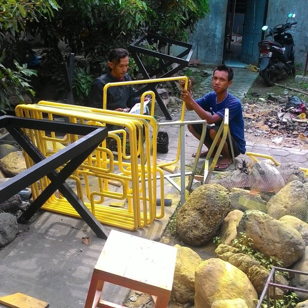 Meja Cafe Industrial Mr. G