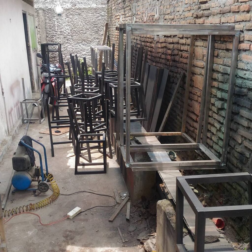 Meja Kursi Outdoor cafe Industrial Mr. RP
