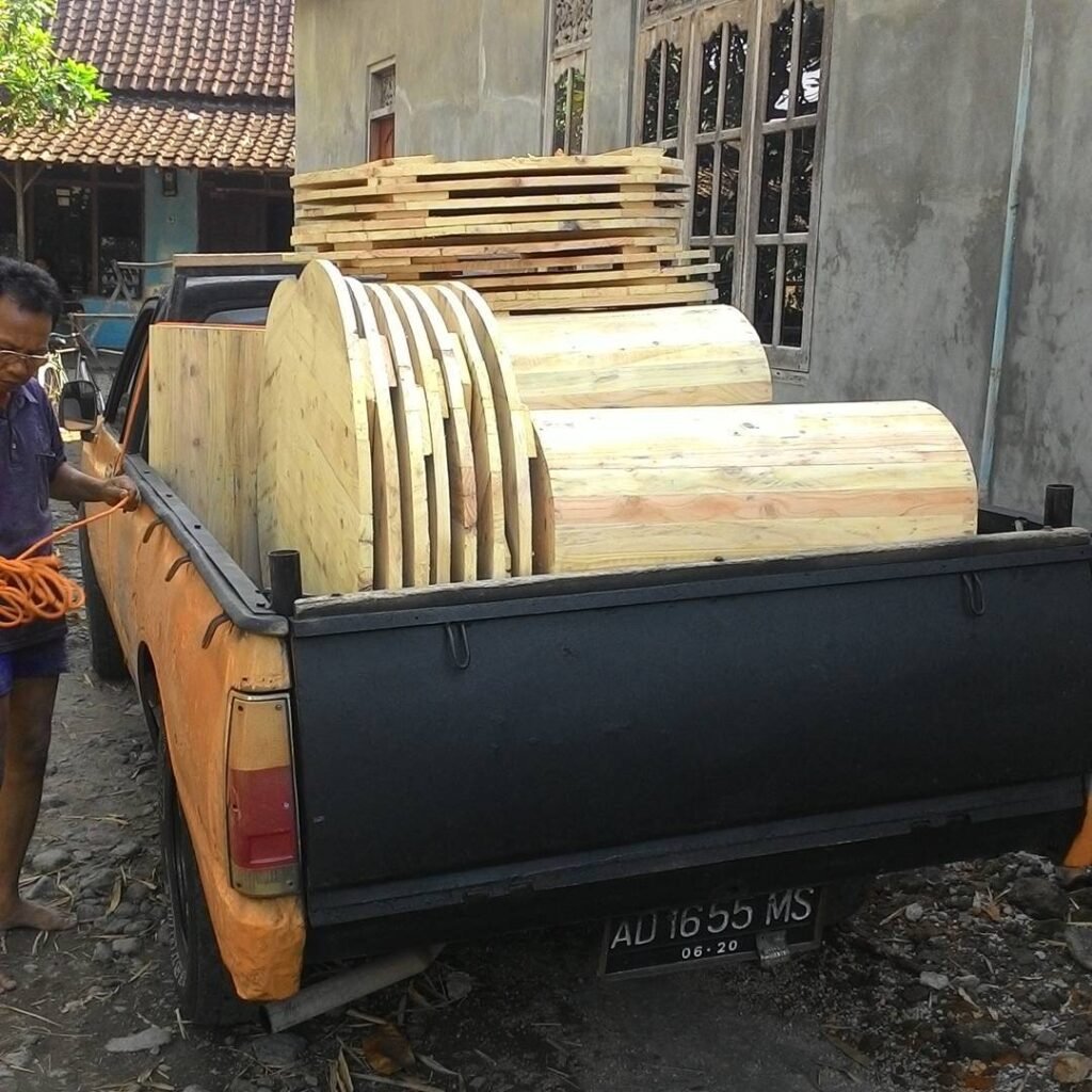 Meja Outdoor Cafe Jati Belanda Mr. W