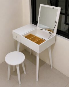 Meja Rias Minimalis Mrs. YS