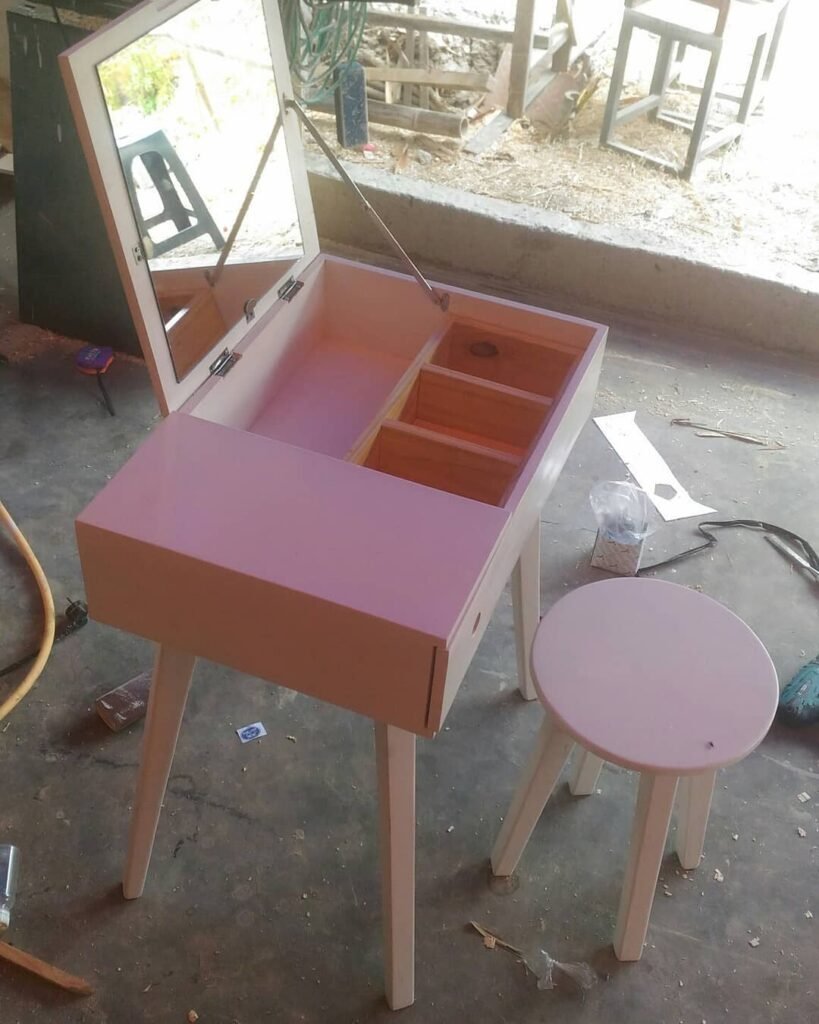 Meja Rias Minimalis Mrs. YS