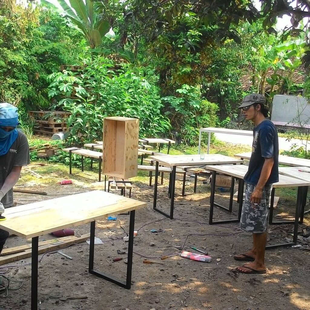Paket Meja Kursi Cafe Bahan Jati Belanda Mr. JJ