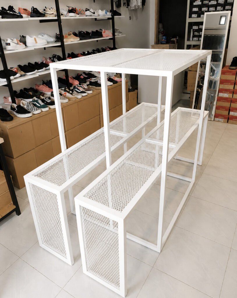Rak Display Sepatu Besi