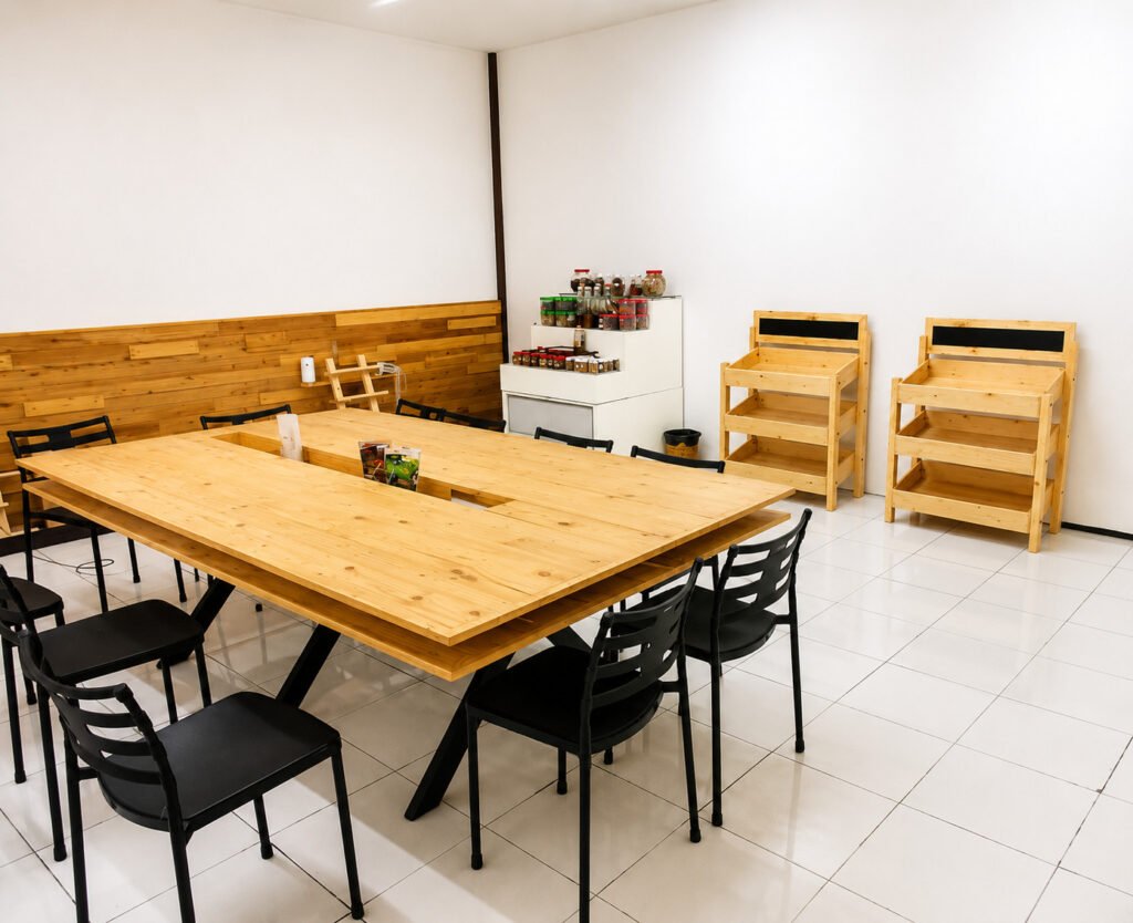 Set Meja Meeting Bahan Jati Belanda Kantor AH