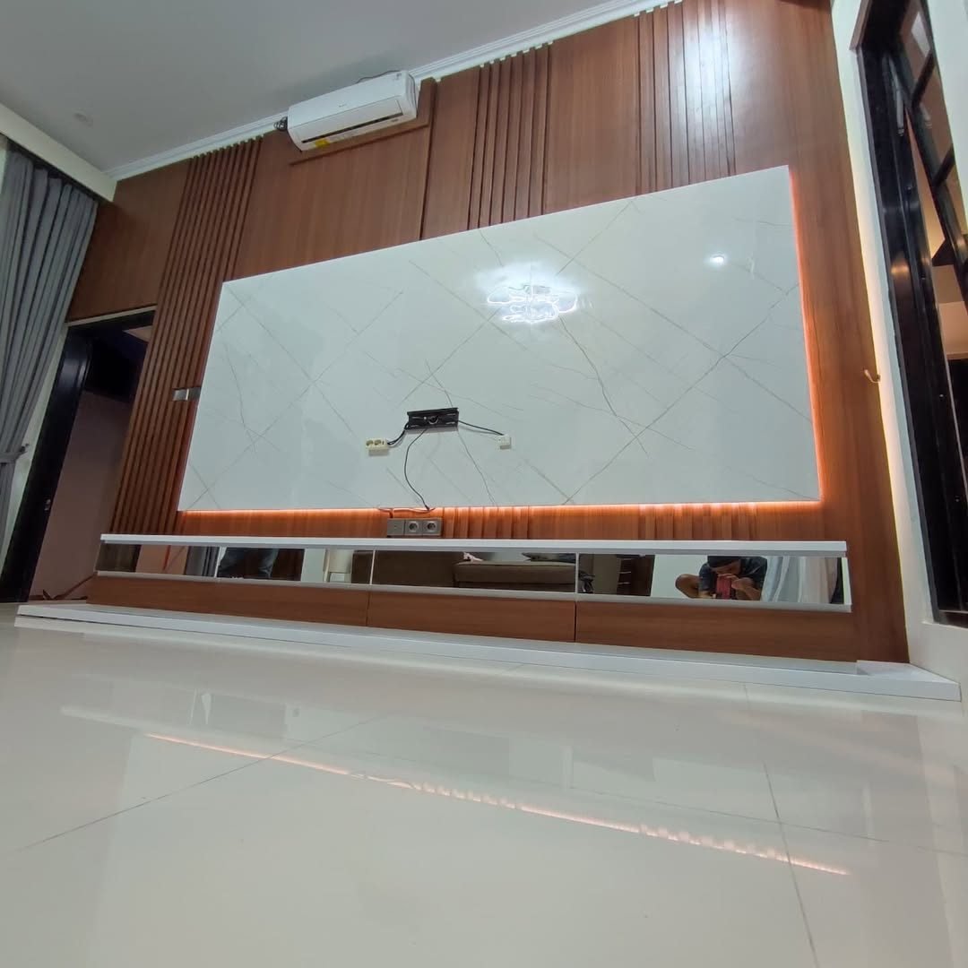 Backdrop TV Hpl 4