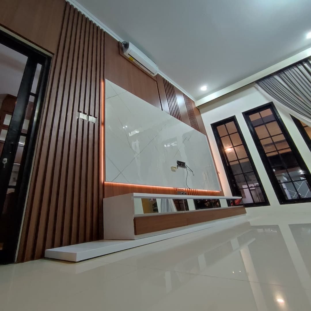 Backdrop TV Hpl 4