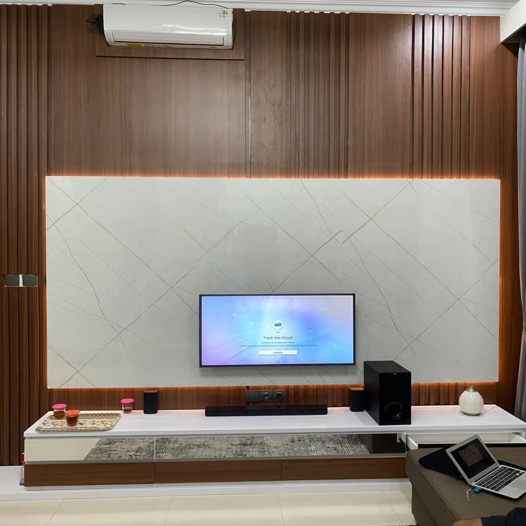 Backdrop TV Hpl 4