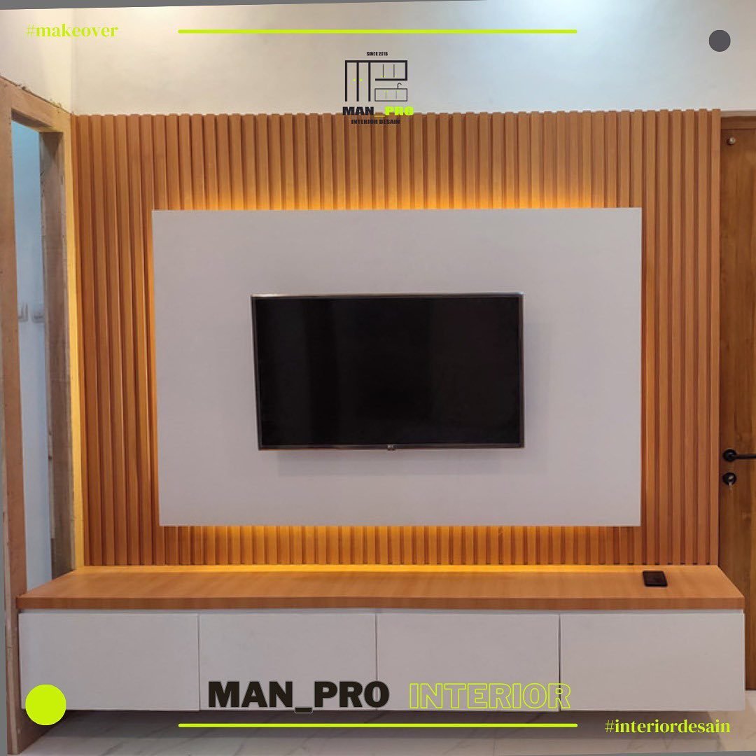 Backdrop TV Mr. R