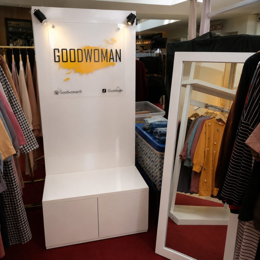 Interior Toko Baju Good Woman.com