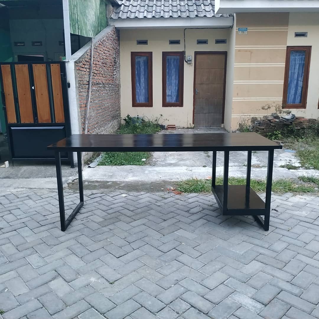 Meja PC Besi