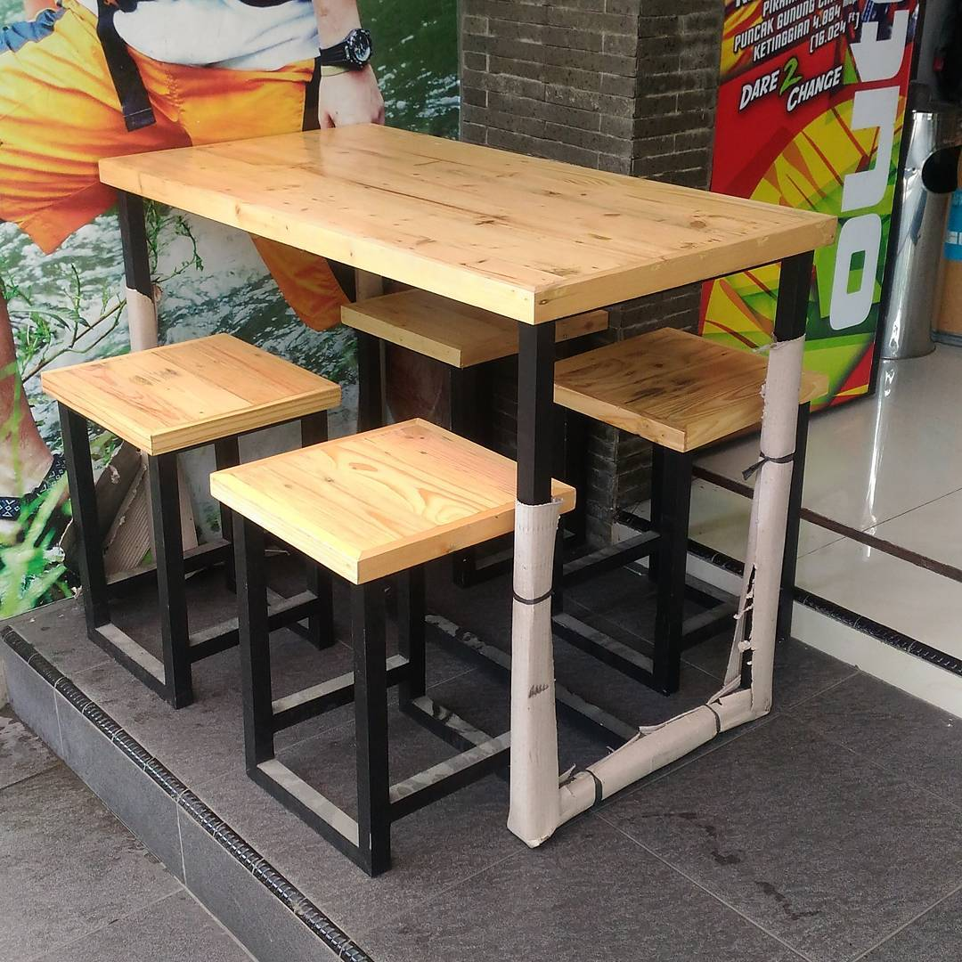 Paket Meja Kursi Resto Mrs. UL