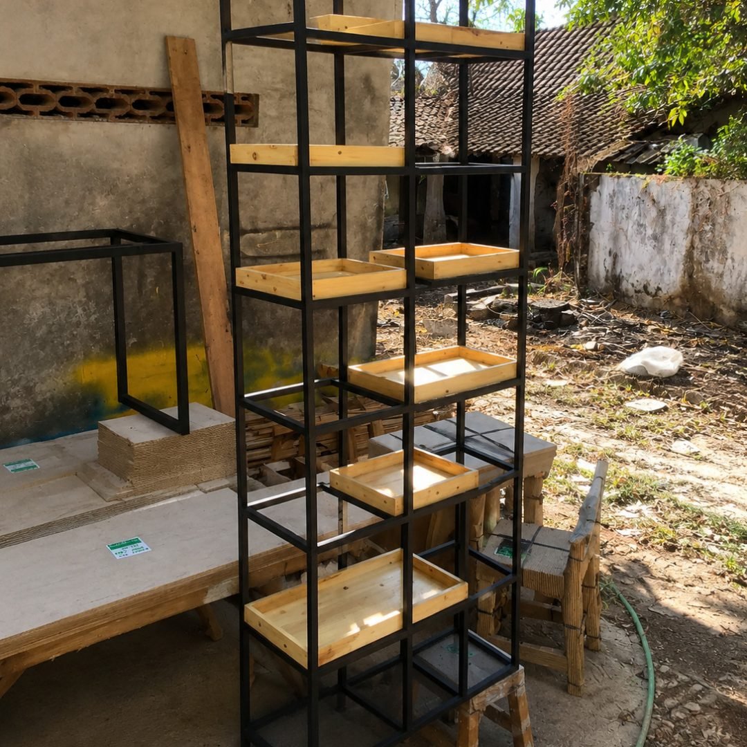 Rak Display Industrial Rangka Besi Mrs. A Melamin Doff