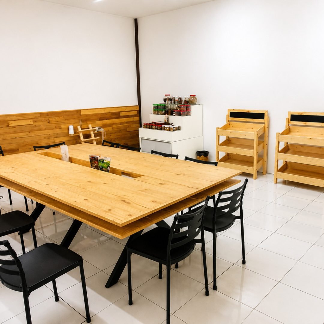 Set Meja Meeting Bahan Jati Belanda Kantor AH