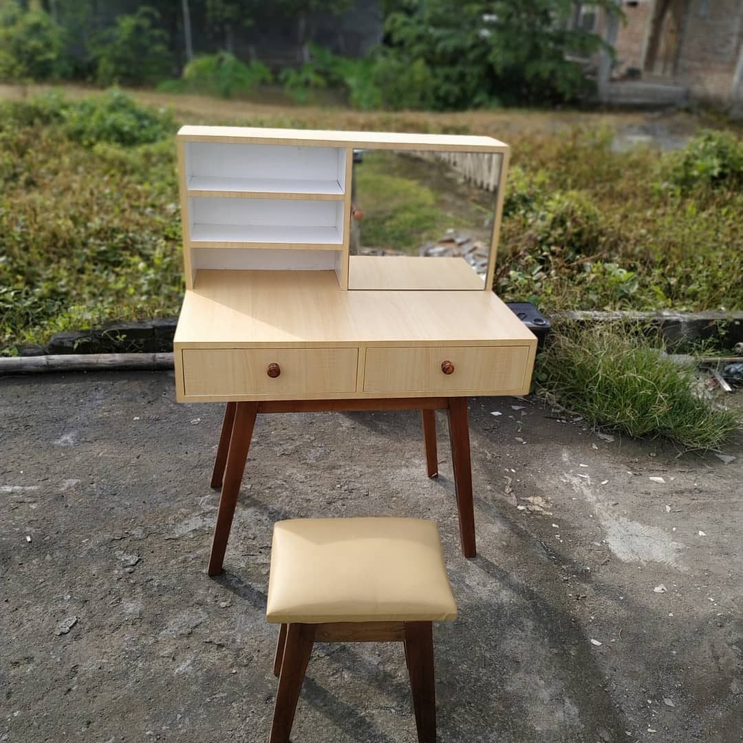 Set Meja Rias
