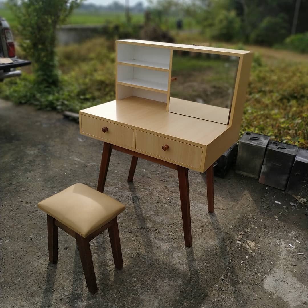 Set Meja Rias