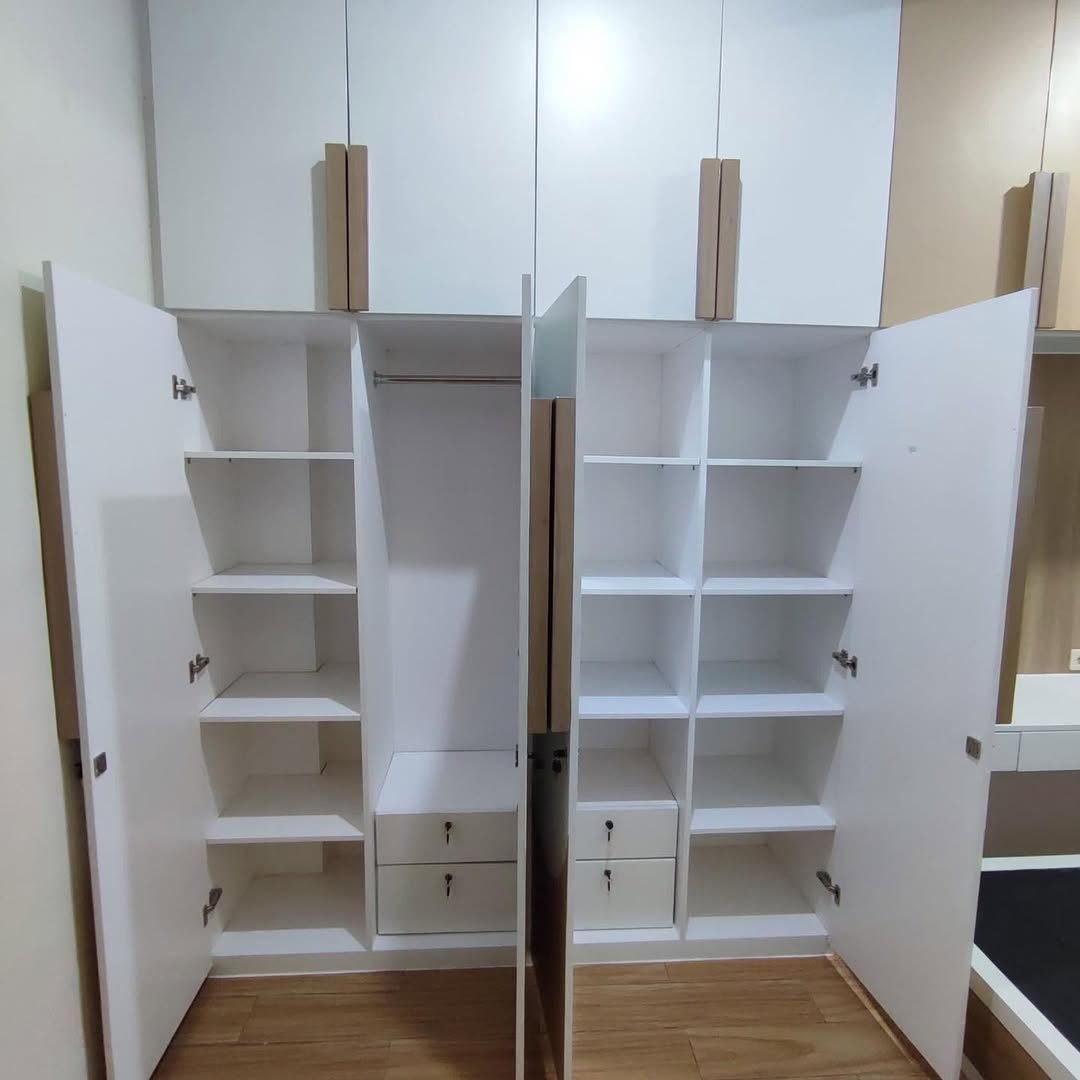 Wardrobe Hpl Putih Dan Serat Kayu