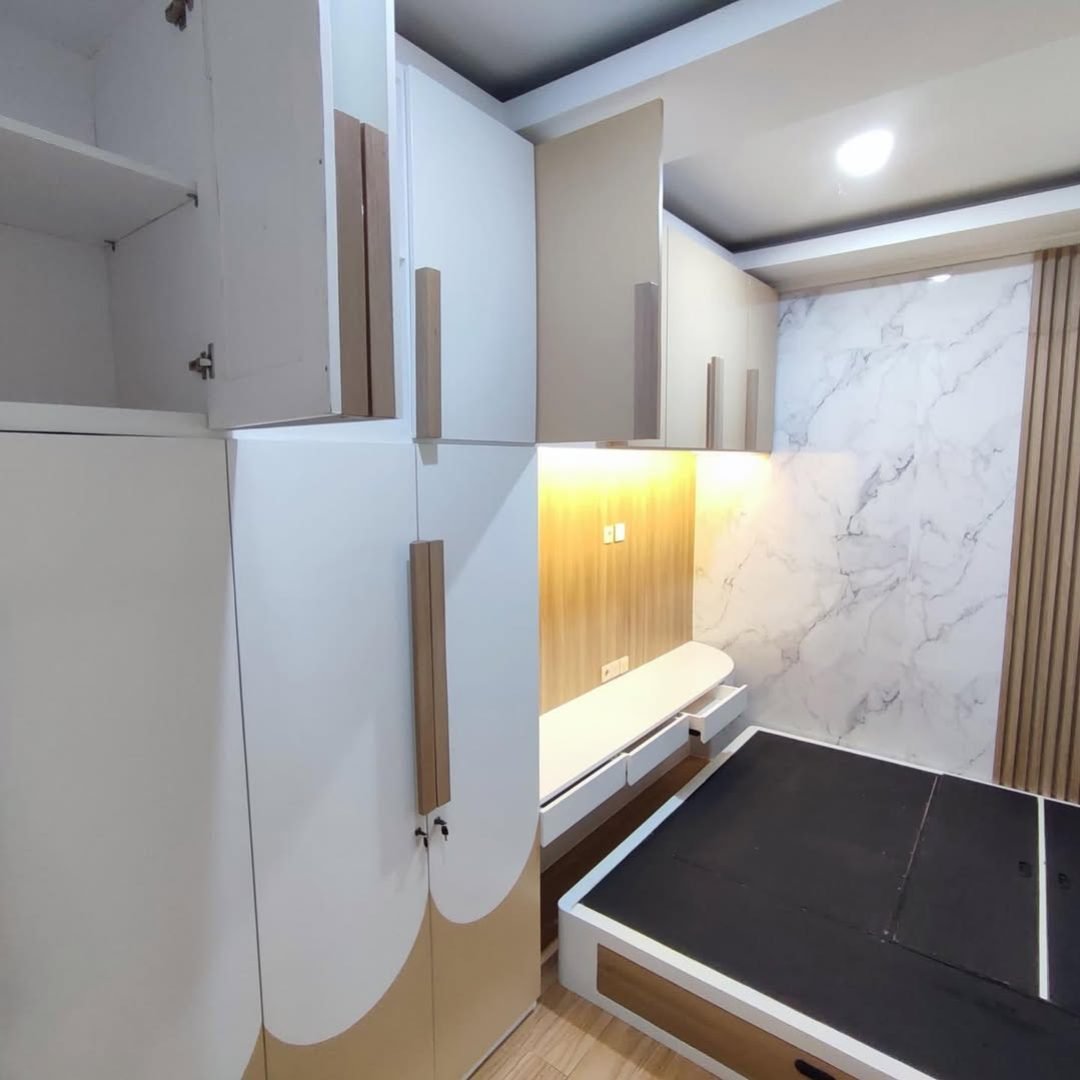Wardrobe Hpl Putih Dan Serat Kayu